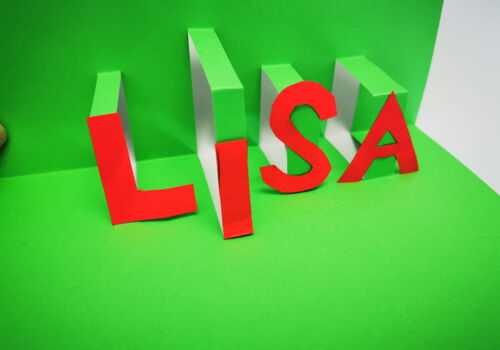 Zur Bastelanleitung Pop-Up-Karten Schriftzug "Lisa"